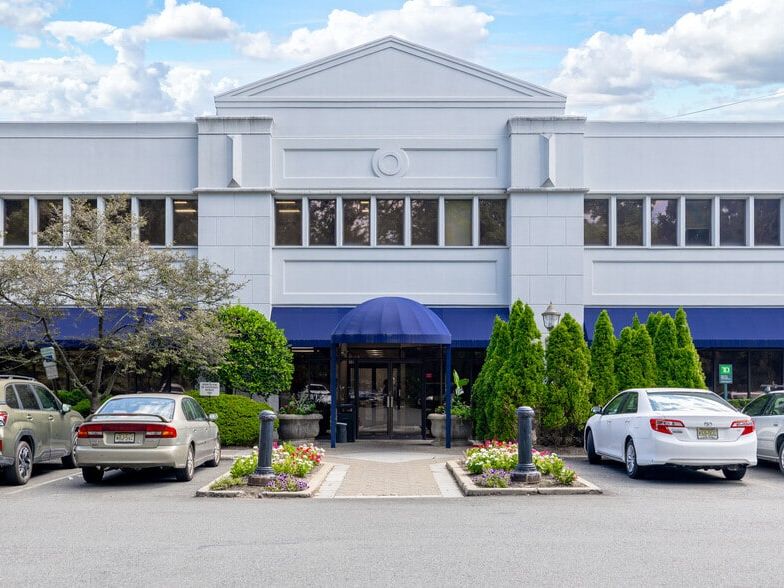 275-277 Forest Avenue main entrance